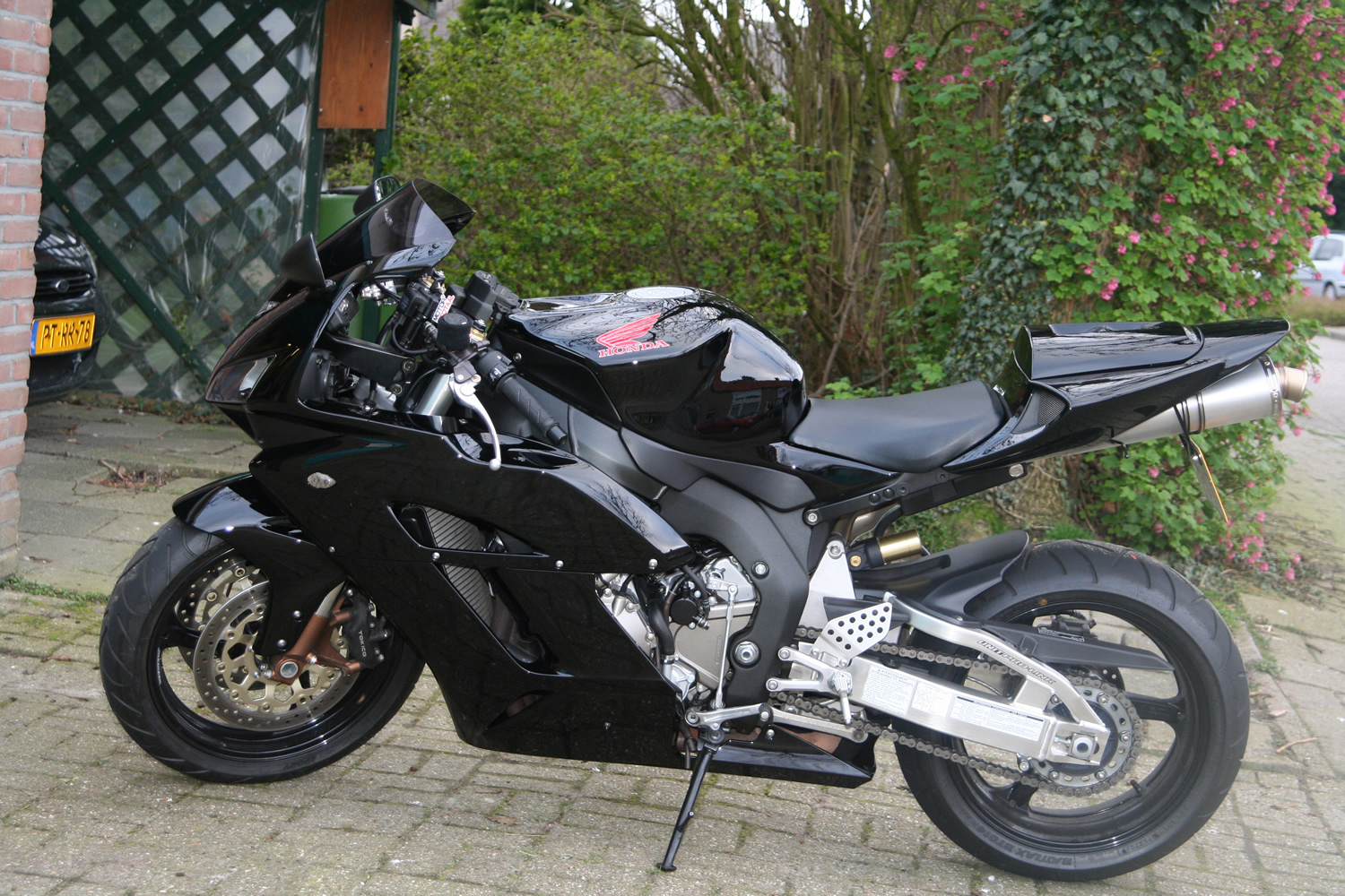 http://www.japper.nl/cbr1000rr/img/IMG_6145.jpg