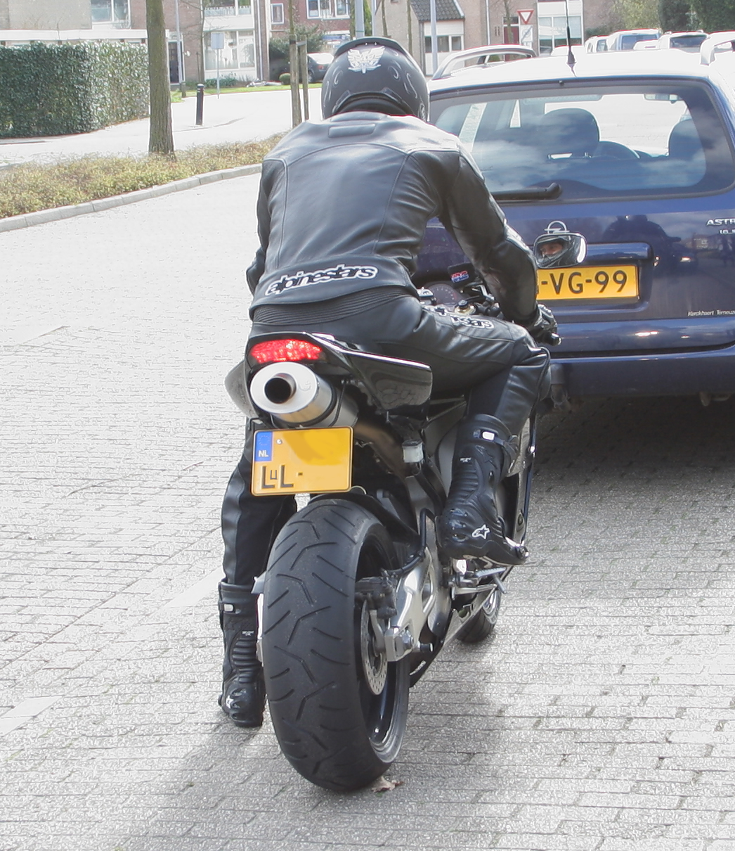 http://www.japper.nl/cbr1000rr/img/IMG_6171.jpg